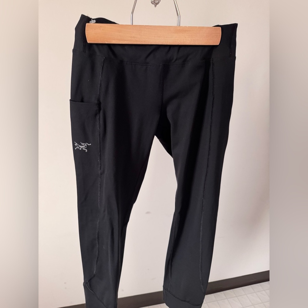 Arc'teryx Black Performance Leggings with Side Pocket